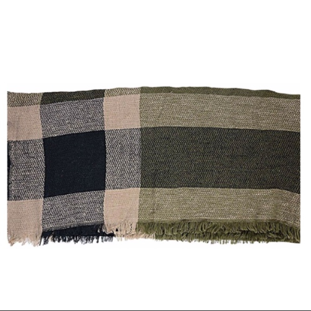 🆕 NWOT Green Plaid Cozy Fall Scarf - Picture 4 of 5